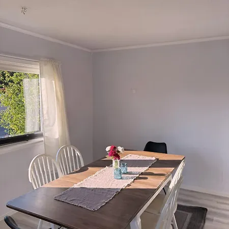 Дом отдыха House In Nordfjord, With 4 Bedrooms *